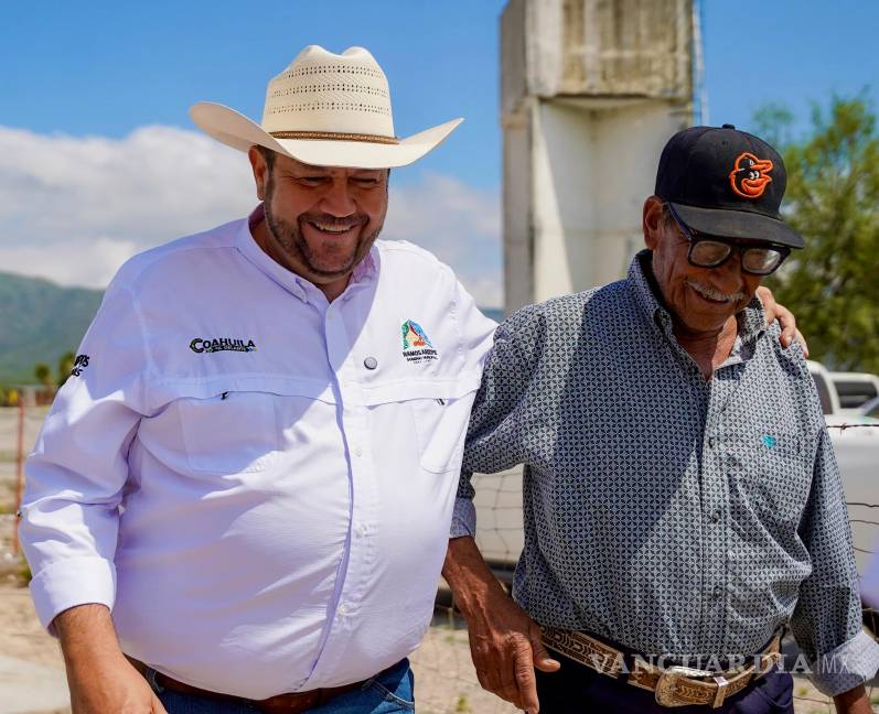 $!La inversión fue de 195 mil pesos, aplicada en 30 baterías, 60 terminales de cobre estañado y la instalación en cada casa.