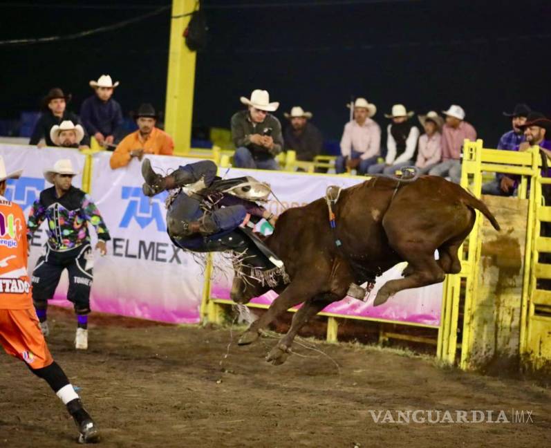 $!En la monta de toros participaron jinetes de Costa Rica, Estados Unidos, Canadá y Brasil, además de los mejores exponentes nacionales.