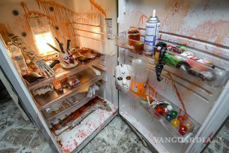$!La casa de la doctora Jazheel Valencia en Saltillo abre sus puertas con su tradicional decoración de Halloween, combinando magia y terror, para recaudar fondos en apoyo de la Fundación May Narices Frías.