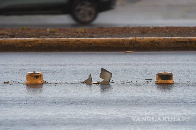 $!Las boyas fueron colocadas como una alternativa más resistente tras el fracaso de los neoprenos, que eran destruidos constantemente por los automovilistas.