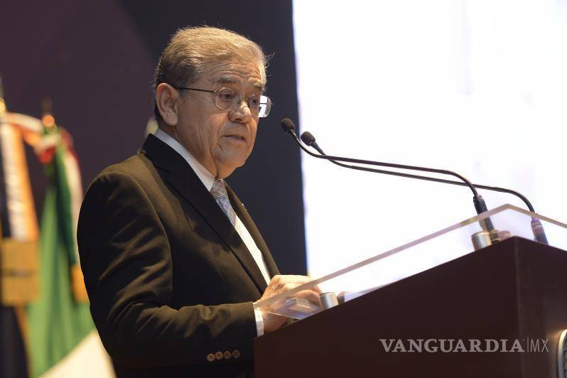 $!Salvador Hernández Vélez, rector de la Universidad Autónoma de Coahuila, presenta su tercer informe de resultados en el campus Arteaga.
