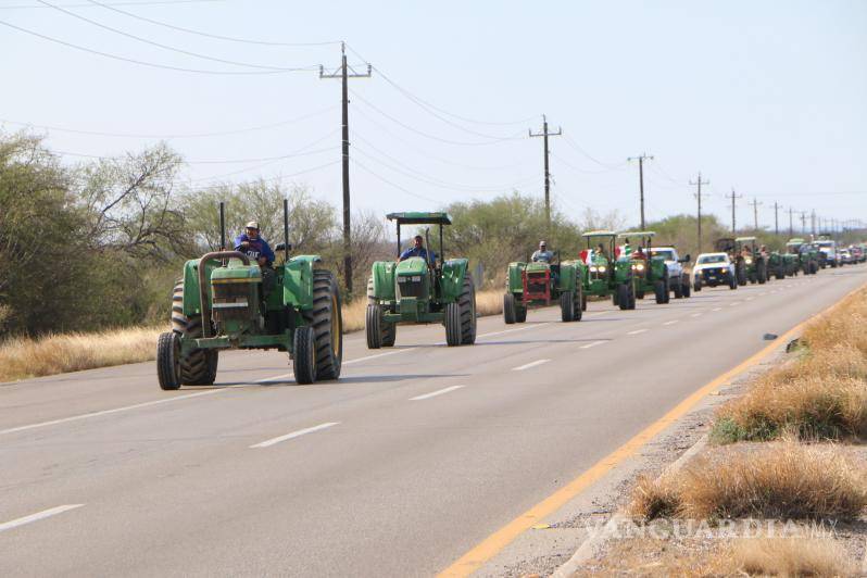 $!Hubo durante la marcha resguardo policiaco, para dar seguridad.