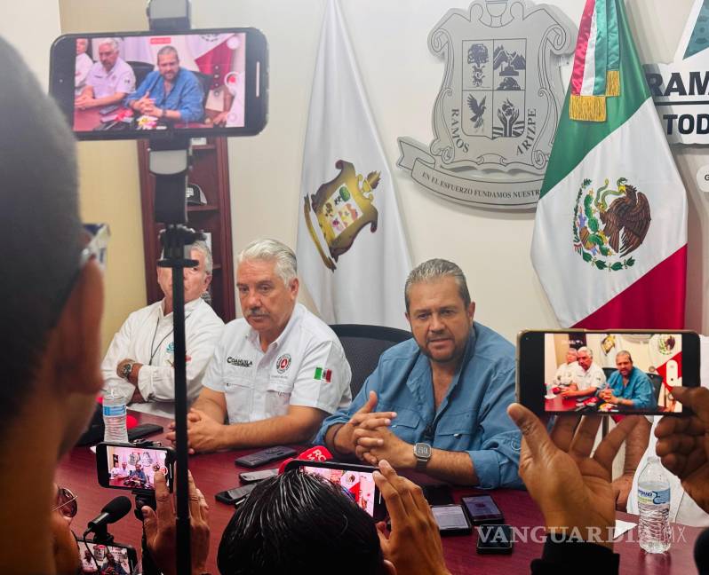 $!El alcalde Tomás Gutiérrez Merino encabezó la rueda de prensa para informar sobre las afectaciones y acciones tras las lluvias atípicas del fin de semana.