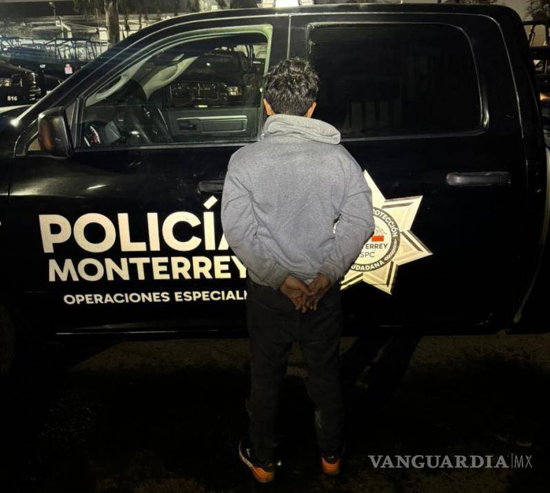 $!Tras persecución atrapan a dos menores de edad con cristal, en Monterrey