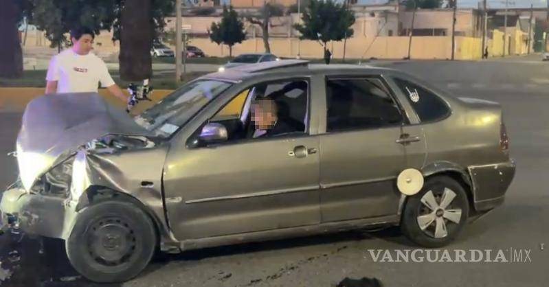 $!Elementos de Tránsito Municipal detuvieron al conductor señalado como responsable del accidente, luego de que presuntamente manejara en estado de ebriedad en calles de la Zona Centro.