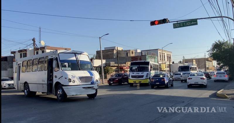 $!El impacto ocurrió en el cruce de la calzada Emilio Carranza con la calle Lerdo de Tejada.