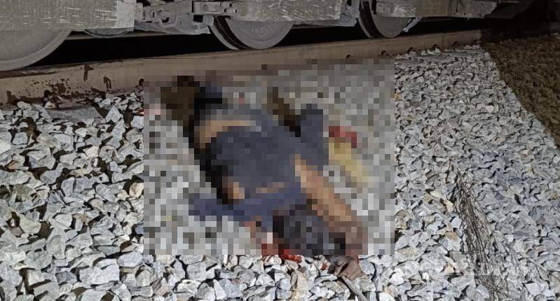 $!El afectado, quien no pudo ser identificado en el sitio, fue descrito por autoridades como de complexión delgada y vestía ropa oscura al momento del incidente.