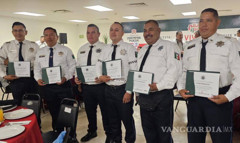 $!Los agentes reconocidos agradecen el apoyo institucional durante su formación.