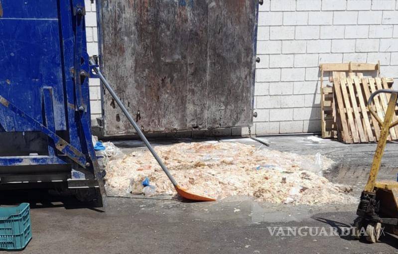 $!Personal fue retirado de la zona tras reportes de olor penetrante y síntomas físicos entre los trabajadores.