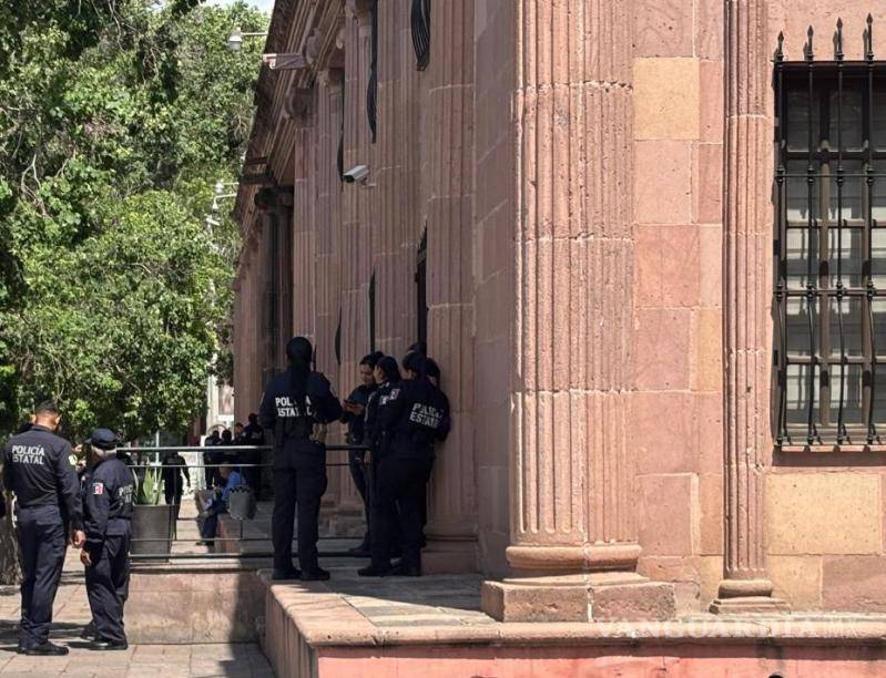 $!Elementos de seguridad resguardaron el Palacio Legislativo ante la posibilidad de nuevas manifestaciones de simpatizantes del PT.