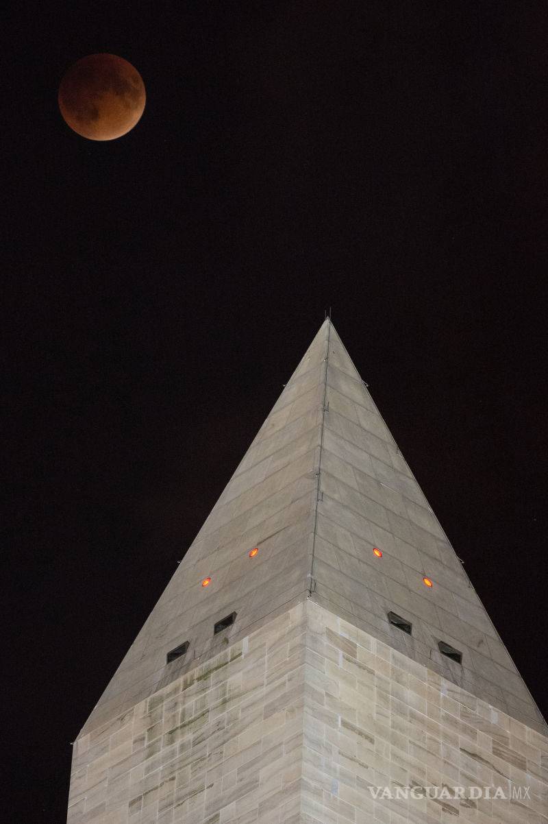 $!Las mejores fotos del eclipse total y la superluna de ayer