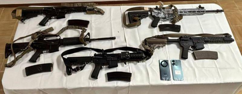 $!Caen cuando viajaban con un arsenal a bordo de un taxi, en Nuevo León