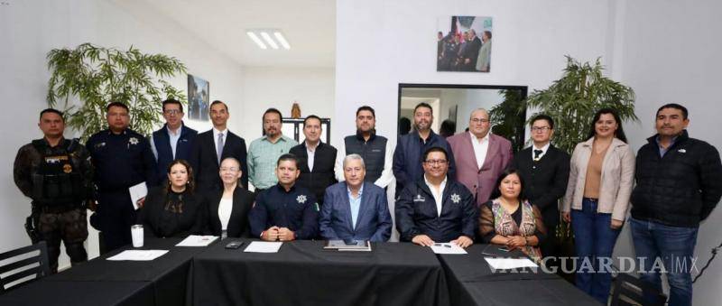 $!El comisionado Miguel Ángel Garza Félix agradeció el apoyo del alcalde Fraustro para fortalecer el equipamiento y la infraestructura policial en Saltillo.