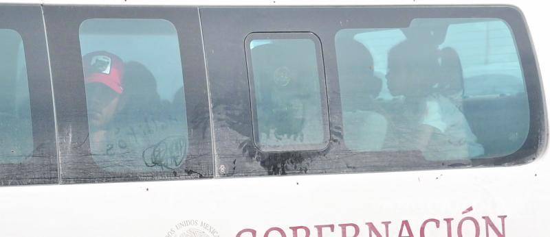 $!Autobuses destinados a retornar a los migrantes a Tapachula, Tabasco, y Monterrey, Nuevo León, como parte de la logística del INM.