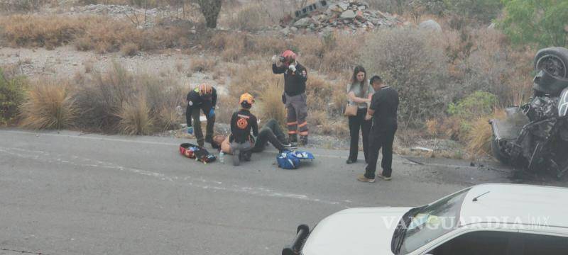 $!Al lugar acudieron cuerpos de emergencia y autoridades viales para atender el incidente.