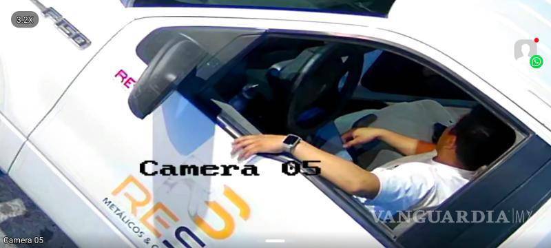 $!Vecinos de Valle de los Almendros reclaman que la empresa repare los daños ocasionados.