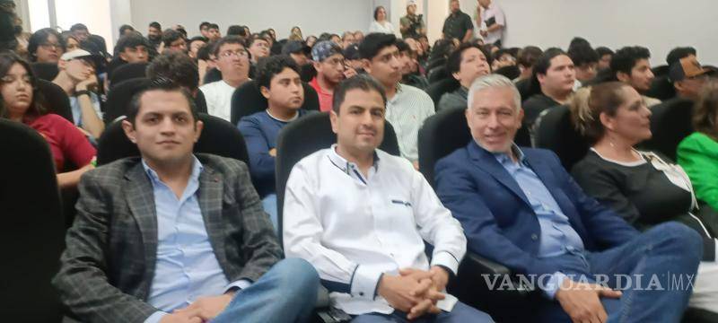 $!La actividad se desarrolló bajo un formato de panel con la participación de integrantes de AMPI.