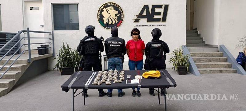 $!Jovencita, de 16 años, pelea en la vía pública y es sorprendida con droga, en Nuevo León
