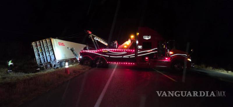 $!Autoridades realizaron maniobras de seguridad en el tramo hacia Parras de la Fuente.