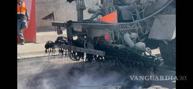 $!Los trabajos de recarpeteo beneficiarán a miles de automovilistas que transitan diariamente por esta vialidad del sur de Saltillo.