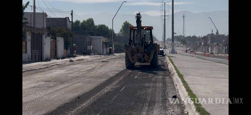 $!Cuadrillas municipales realizan recarpeteos generales para sustituir tramos deteriorados tras las lluvias recientes.