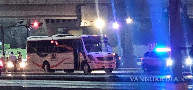 $!Choque de camiones deja cinco lesionados en Nuevo León