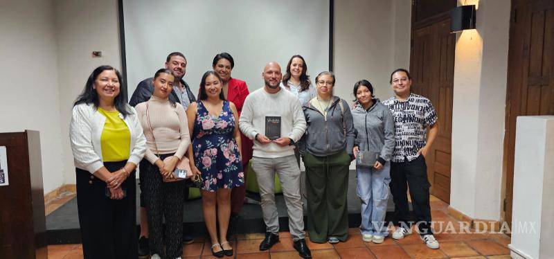 $!El autor destacó el carácter industrial de Saltillo y el interés de sus habitantes por el conocimiento.