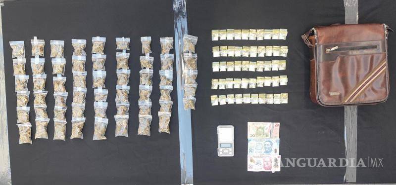 $!Joven de 21 años es detenido en posesión de 100 dosis de droga, en Nuevo León