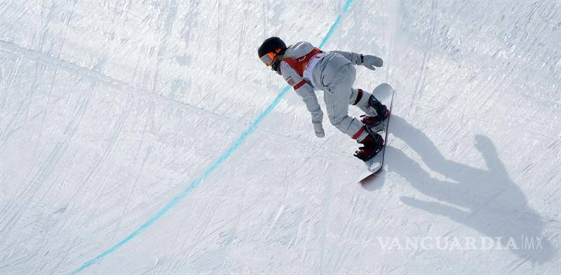 $!Patinadora pide helado...¡en plena competencia!