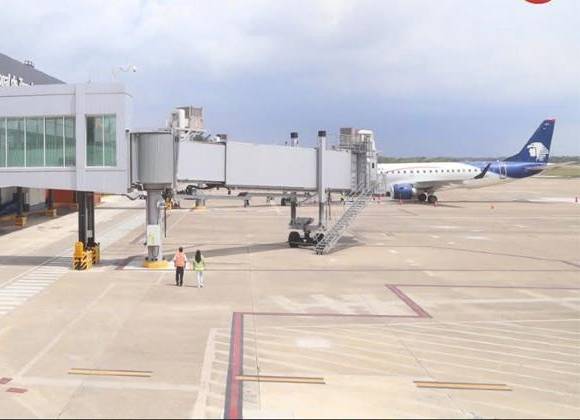 Aterriza de emergencia avión en Tampico