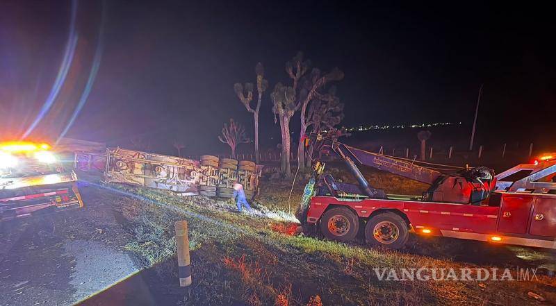 $!La Guardia Nacional realizó el abanderamiento del accidente mientras se retiraba la unidad siniestrada.