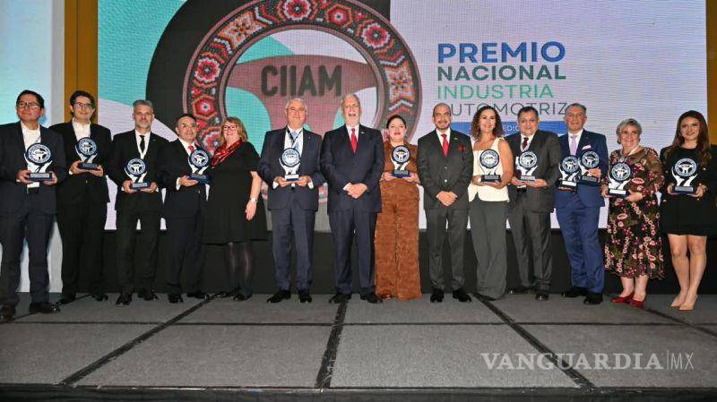 $!Galardonados en el Premio Nacional de la Industria Automotriz.