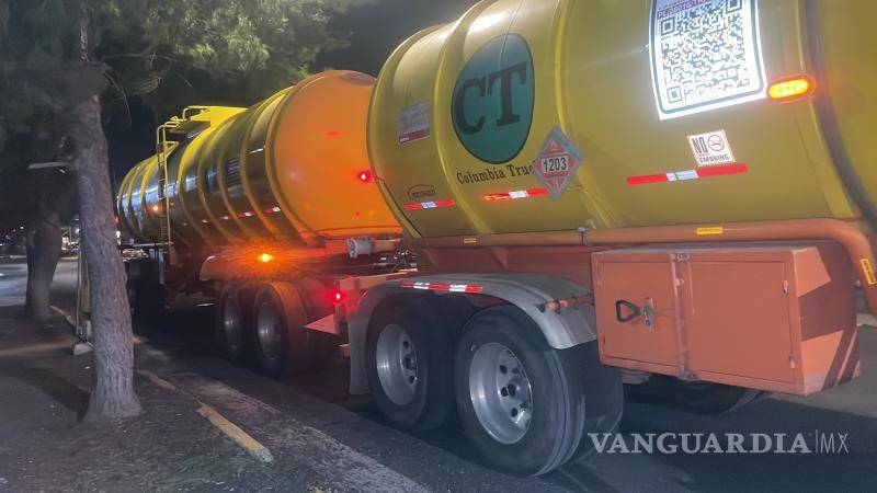 $!Cerca de 63 mil litros de diésel fueron asegurados y trasladados a instalaciones de la FGR.