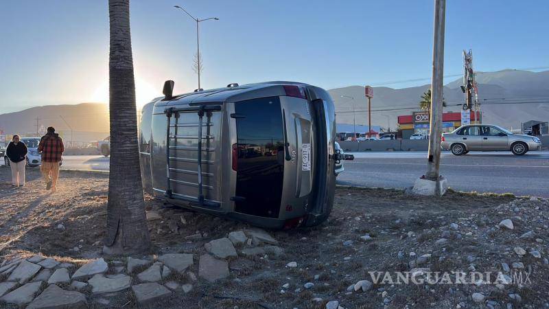 $!Elementos de Tránsito Municipal acudieron al sitio para tomar conocimiento del percance.