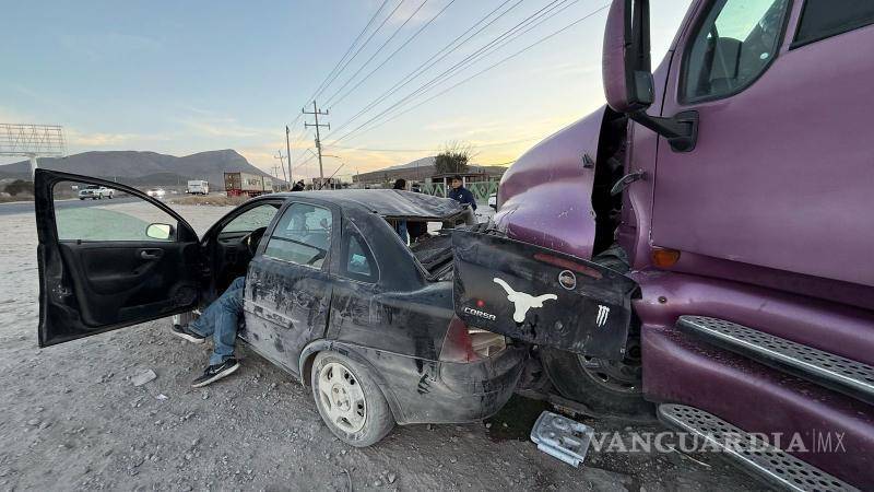 $!Autoridades y cuerpos de emergencia acudieron al sitio del accidente para atender la situación y detener al responsable.