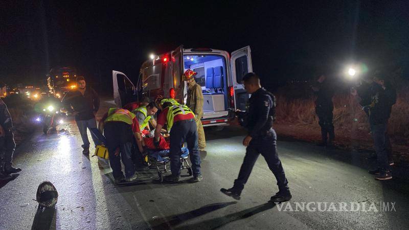 $!Sandra ¨N¨, de 41 años, acompañante de la motocicleta, fue trasladada en estado grave al Hospital General.