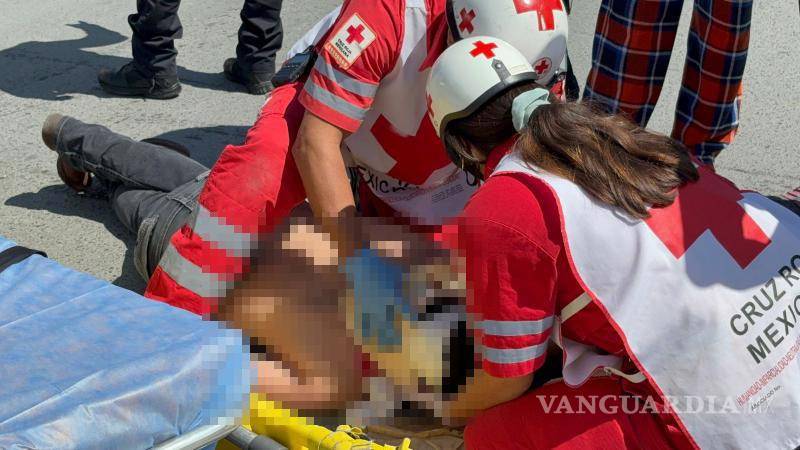 $!El joven de 24 años fue trasladado de urgencia a la Clínica 1 del IMSS.