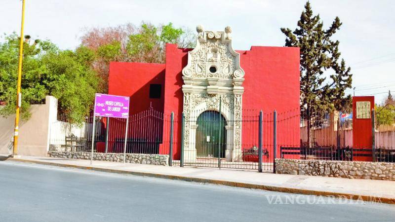 $!La fachada de la antigua iglesia de Landín ya luce limpia.