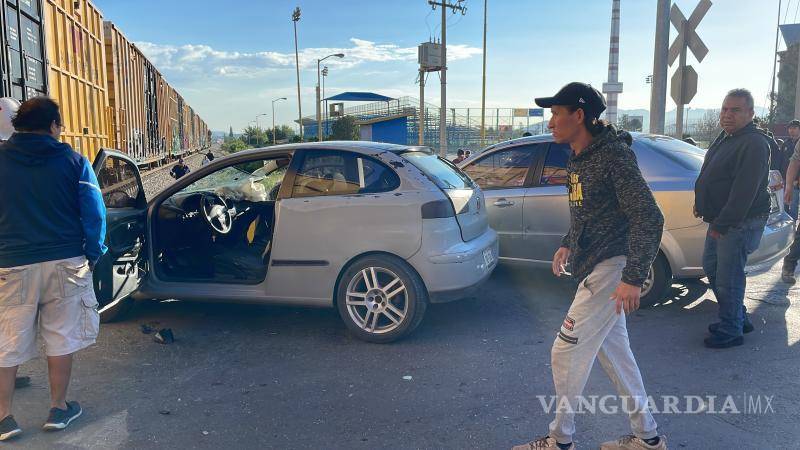 $!Las autoridades solicitaron las grúas para que se trasladaran los autos a un corralón de la ciudad.