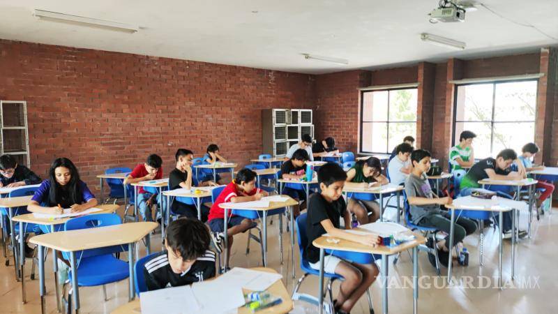 $!Alumnos durante la aplicación del examen en Torreón.