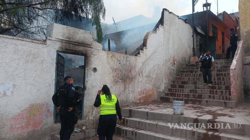 $!Autoridades controlaron el fuego antes de que llegara a otras viviendas