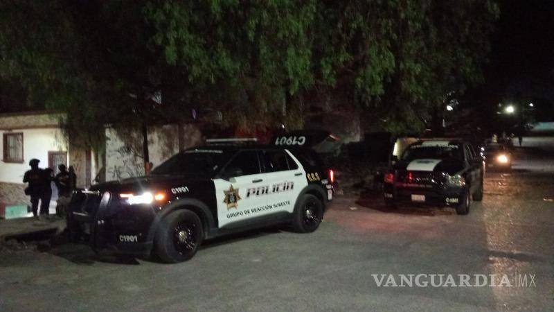 $!Policías resguardaron la zona mientras continúan con el operativo en Saltillo.
