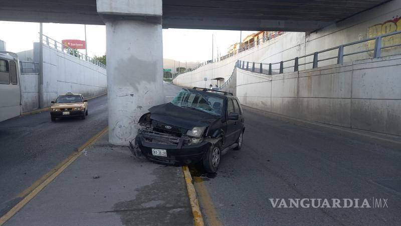 $!En el interior del auto se encontraron bebidas alcohólicas.