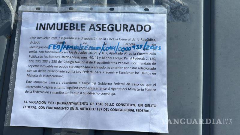 $!Vecinos reportaron que el lugar reanudó actividades tras el rompimiento de sellos de seguridad.