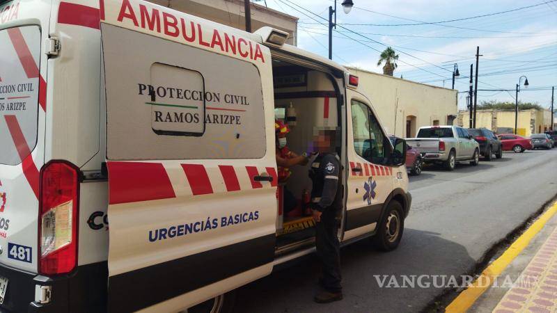 $!Personal de Protección Civil y Bomberos de Ramos Arizpe acudieron al lugar del choque.