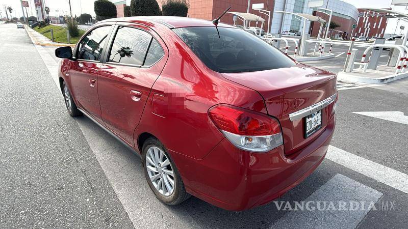 $!El vehículo involucrado permaneció en el lugar mientras se realizaban las valoraciones.