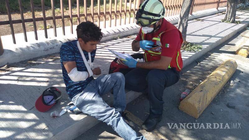 $!Tras la valoración de los ocupantes, se determinó que no era necesario llevarlos a ningún hospital.
