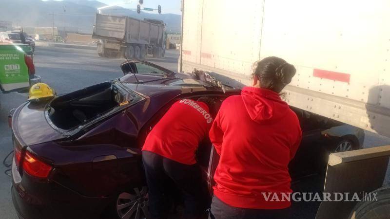 $!El tráfico se vio afectado en sentido a Ramos Arizpe mientras se realizaban las maniobras para retirar los vehículos siniestrados.