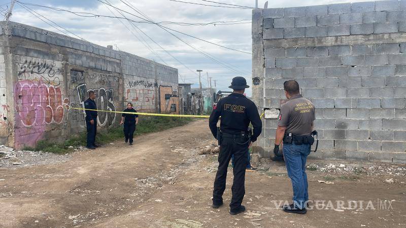 $!Autoridades acudieron a una vivienda de la colonia Valle de las Aves tras el reporte de una mujer sin vida.