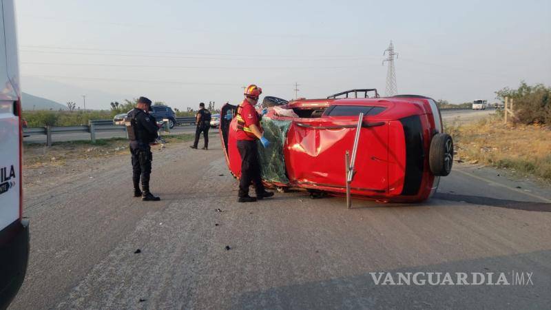 $!El conductor fue llevado al hospital.